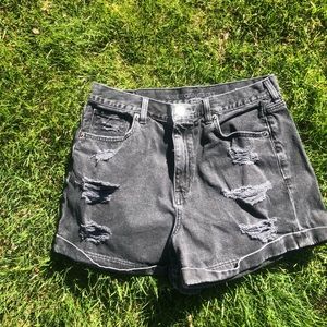 Nearly new American Eagle “mom” shorts in black, size 12